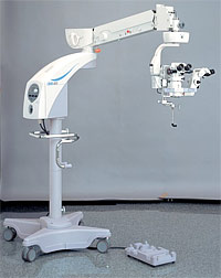 Операционный микроскоп 