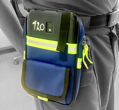 Сумка скорой помощи с краплением к поясному ремню. Навигатор в плоском кармане.
